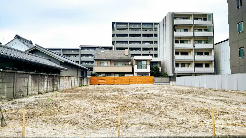 都市部の空き地、更地になった住宅跡地の様子
