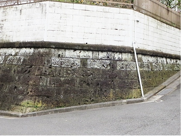 「気に入った土地に古い擁壁が…」後から大きな工事費用で後悔しないための見極め方
